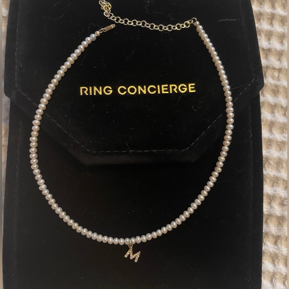 Ring Concierge Pearl & Pave choker. Letter ‘M’